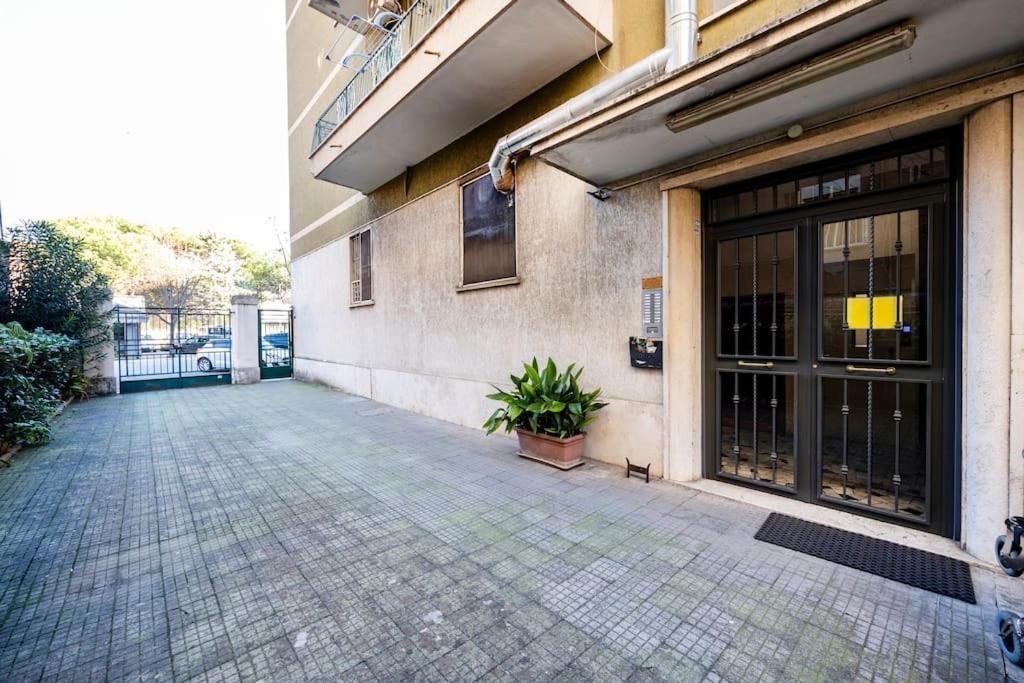 Stylish Apartment Rome Air Conditionig Wifi Tv 50 Metro 4 Minutes Away Exteriör bild