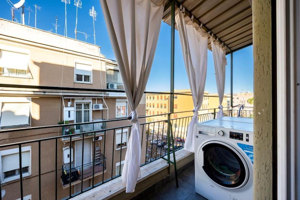 Stylish Apartment Rome Air Conditionig Wifi Tv 50 Metro 4 Minutes Away Exteriör bild