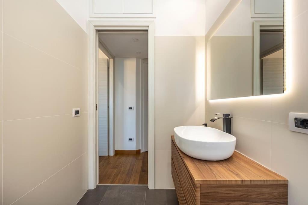 Stylish Apartment Rome Air Conditionig Wifi Tv 50 Metro 4 Minutes Away Exteriör bild