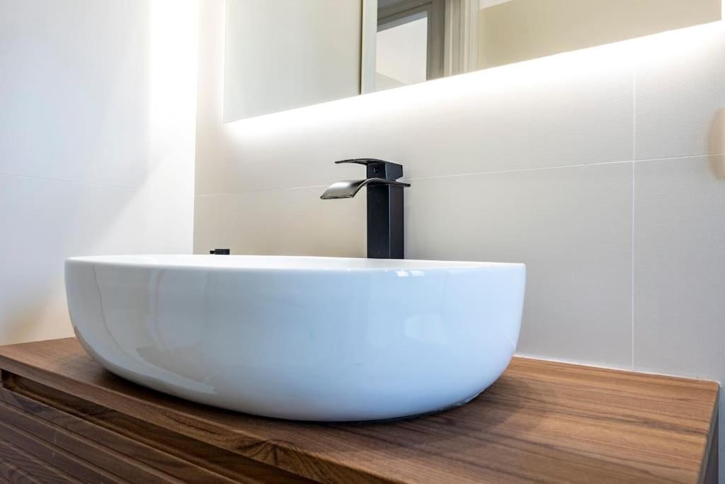 Stylish Apartment Rome Air Conditionig Wifi Tv 50 Metro 4 Minutes Away Exteriör bild